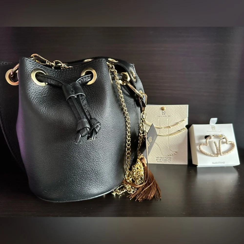 House of Harlow 1960 Leather Bucket  with earrings and (3)  anklets - Picture 2 of 4